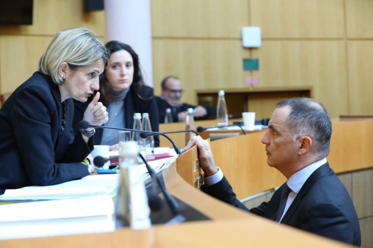 Korsika dilinin qadağan edilməsi ada sakinlərini qəzəbləndirib