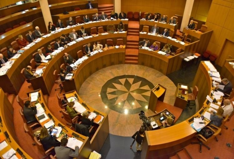 Korsika dilini məhv etmək istəyən kimlərdir?