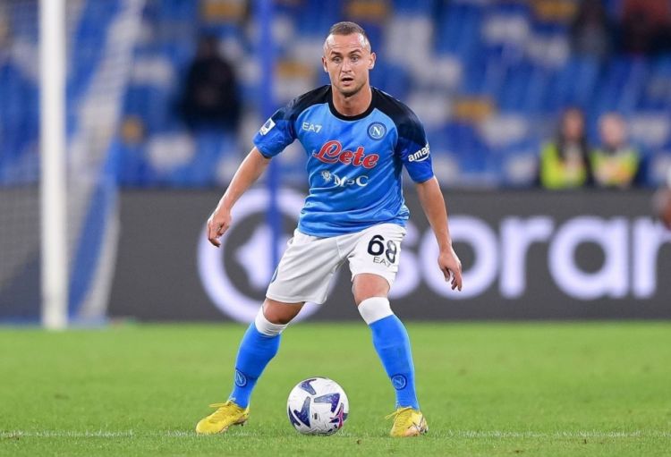 “Napoli” klubu yarımmüdafiəçisi ilə müqaviləni yeniləyib