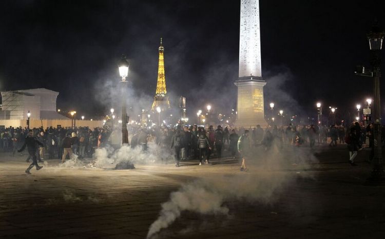 Parisdə pensiya islahatına qarşı aksiyalarda 217 etirazçı saxlanılıb