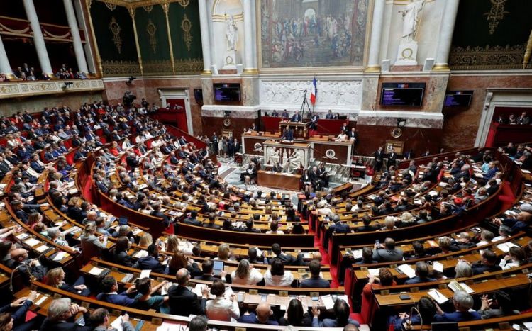 Fransalı müxalif deputatlar hökumətə etimadsızlıq votumu irəli sürüblər