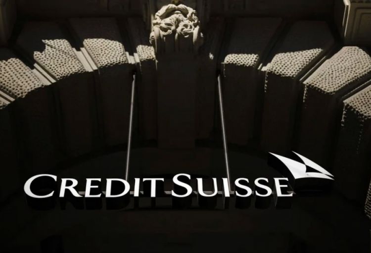 İsveçrənin ən böyük bankı müştərilərin etimadını itirərək çətin vəziyyətə düşüb