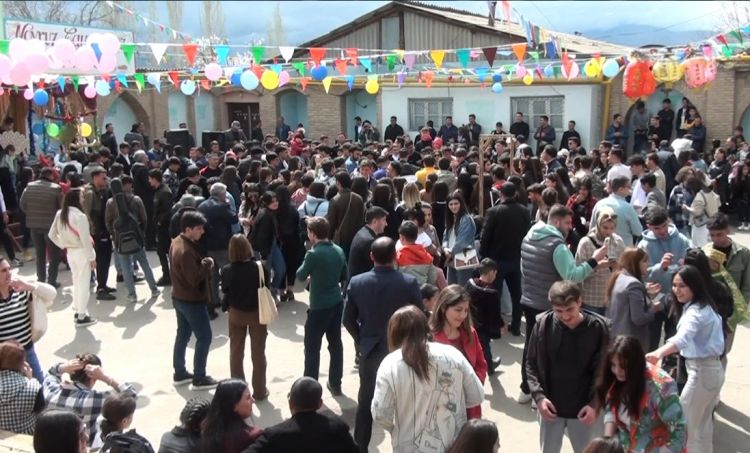 Bayram ab-havalı, əyləncəli “Novruz qatarı”<font color=red> - VİDEO</font>