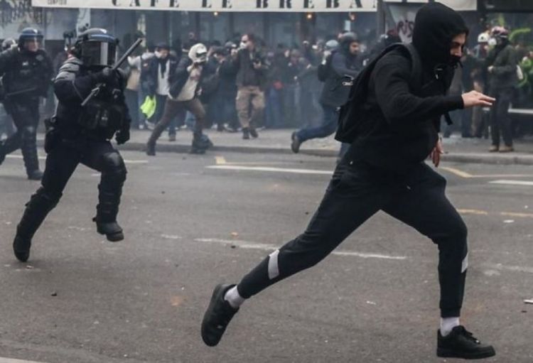 BBC: Böyük Britaniya kralı III Çarlzın Fransaya səfəri təxirə salınıb