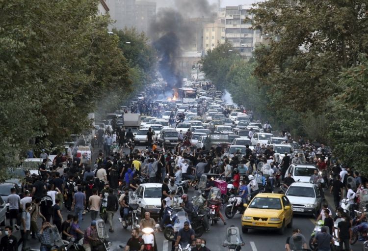 Siyasi elita nümayəndələrinin ölkədən qaçması İran üçün yaxşı perspektiv vəd etmir