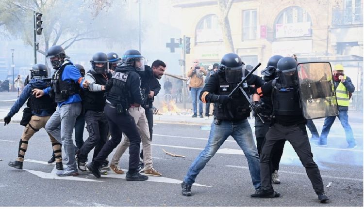 Fransa həmkarlar ittifaqları fransızları ümummilli etirazlara çağırıb