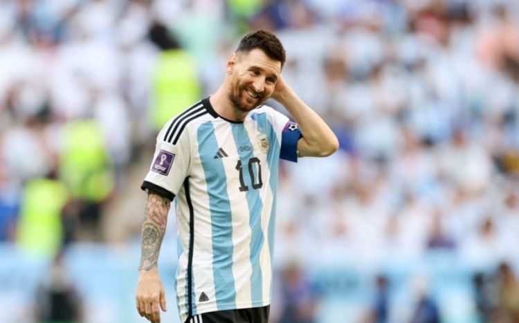 Kurasao millisinin bütün futbolçuları və baş məşqçisi Messidən forma istəyib