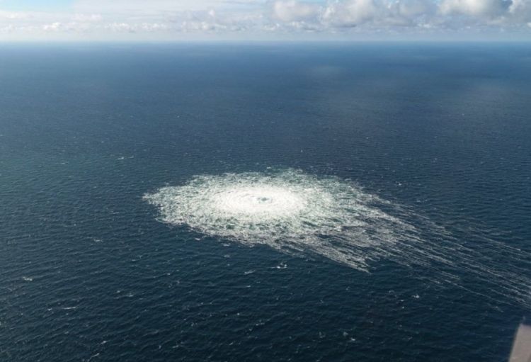 “Şimal axını 2” qaz kəmərinin partladığı yerdə aşkarlanan naməlum obyekt sudan çıxarılıb