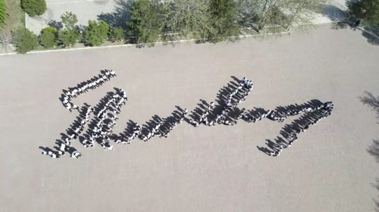 NDU tələbələri ümummilli liderin Azərbaycanı dünyaya tanıdan imzasını canlandırıb<font color=red> - VİDEO</font>