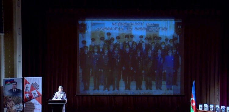 “Qeyrət təcəssümü” kitabı Naxçıvanda təqdim olunub<font color=red> - VİDEO</font>