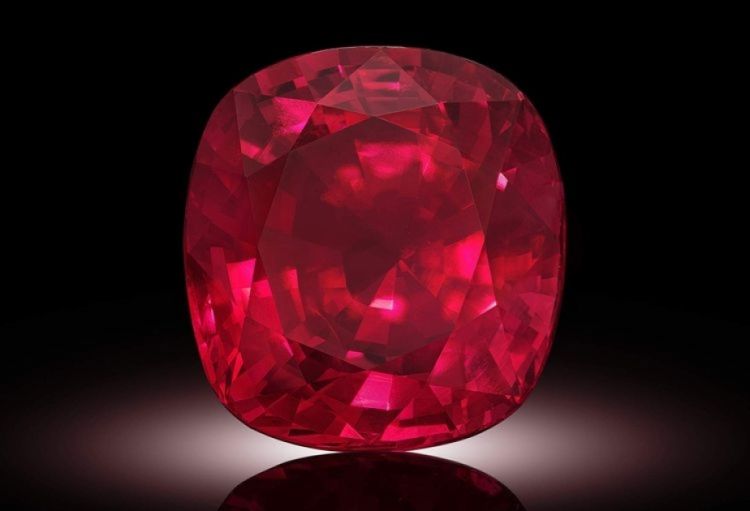 Dünyanın ən böyük yaqutu 30,3 milyon dollara hərraca çıxarılacaq