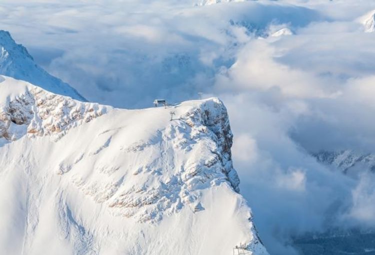 Alp dağlarında qar uçqunu nəticəsində dörd nəfər ölüb