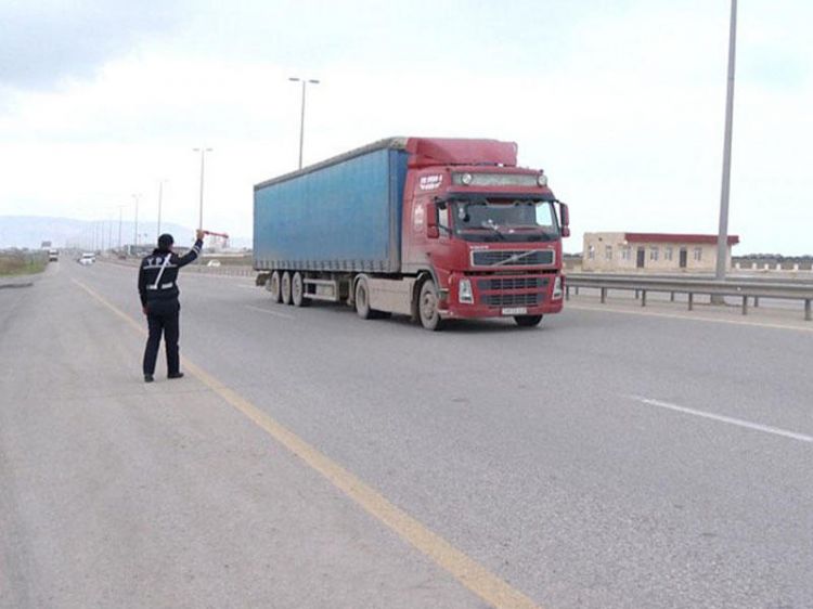 Yollarda iriqabaritli və ağırçəkili nəqliyyat vasitələrinin hərəkətinə icazənin rüsumu 50 manat müəyyən edilib