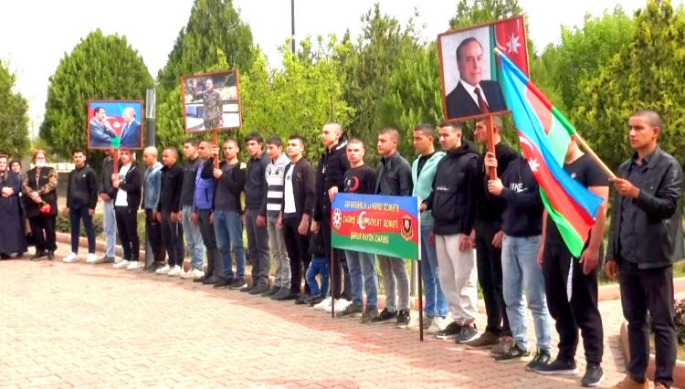 Şərurda çağırışçılar hərbi xidmətə yola salınıb<font color=red> - FOTOLAR</font>