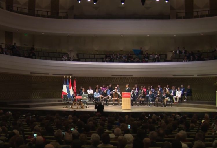 Fransa Prezidenti Niderlandda etirazlarla üzləşib