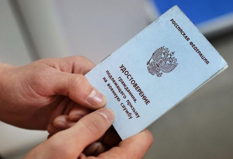 Deputat xaricdə işləyən hərbi mükəlləfiyyətli Rusiya vətəndaşlarına geri qayıtmağı məsləhət görüb