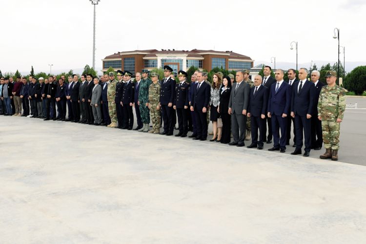 Naxçıvanda şəhidin qarşılanma mərasimi keçirilib<font color='red'> - YENİLƏNİB-2</font><font color=red> - FOTOLAR</font>