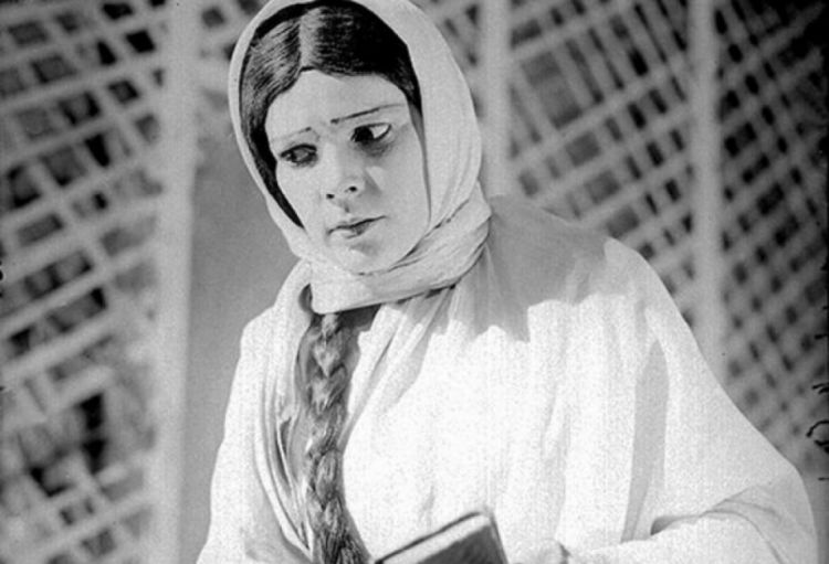 Bu gün Azərbaycanda ilk peşəkar teatr təhsilli aktrisa Fatma Qədrinin doğum günüdür