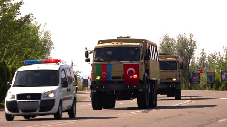 Əlahiddə Ümumqoşun Ordunun bir qrup hərbi qulluqçusu Türkiyədə keçirilən təlimdə iştirak edəcəklər<font color=red> - VİDEO</font>