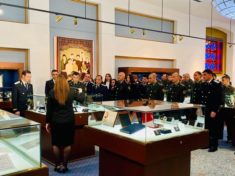  Ədliyyə Nazirliyinin kollektivi Heydər Əliyev Muzeyini ziyarət edib<font color=red> - FOTOLAR</font>