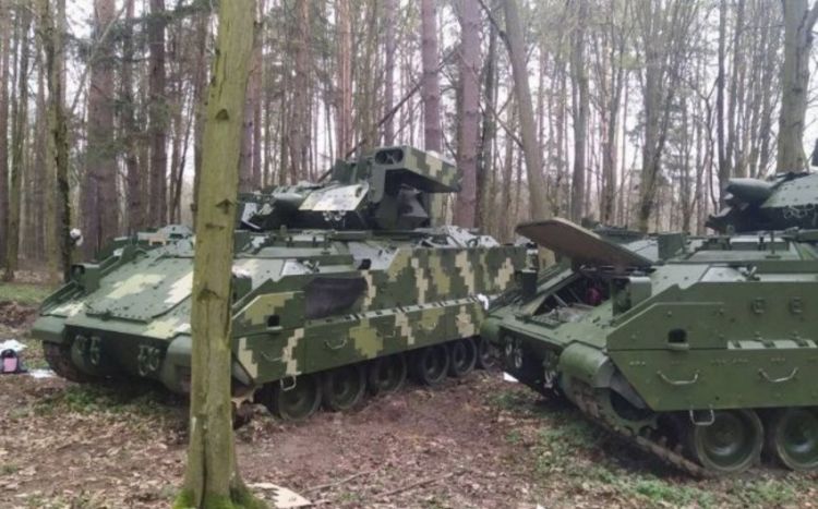 ABŞ "Bradley” zirehli döyüş maşınlarının ilk partiyasını Ukraynaya təhvil verib