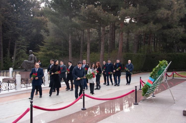 Naxçıvanın Bakıdakı daimi nümayəndəliyində Ulu Öndərin 100 illiyinə həsr olunmuş dəyirmi masa təşkil edilib<font color=red> - FOTOLAR</font>