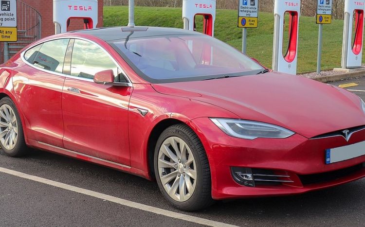 “Tesla” 2023-cü ildə tam avtopilotlu elektromobil istehsal edəcək