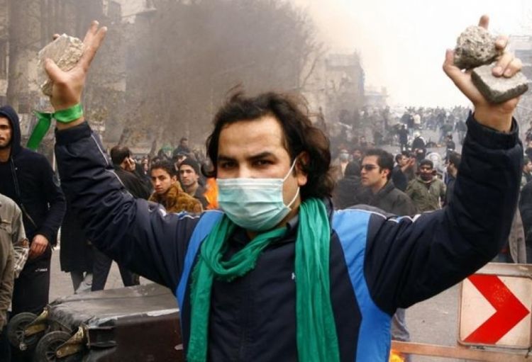 İran daxilində gərginlik davam edir