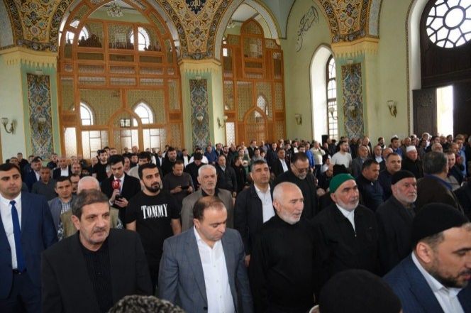 “Təzəpir” məscidində bayram namazı qılınıb