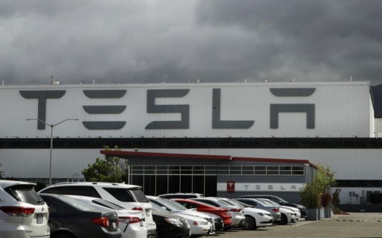"Tesla"nın səhmdarları Maskı şirkəti səhv idarə etməkdə günahlandırıb