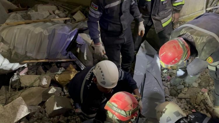 FHN: Biləsuvarda dağıntılar altından 2 nəfər sağ çıxarılıb, 1 nəfərin cəsədi aidiyyəti üzrə təhvil verilib