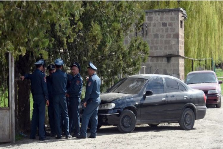 Ermənistanda hərbi komissar döyülüb, onurğa sümüyü sınıb
