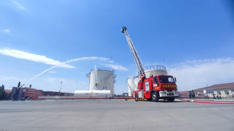 Naxçıvan Fövqəladə Hallar Nazirliyi Naxçıvan Bеynəlxаlq Hаvа Limаnındа tаktiki-xüsusi təlim keçirib<font color=red> - FOTOLAR</font>