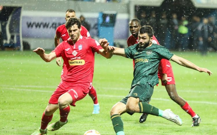 "Zirə" 2800, "Qarabağ" 2400 manat ziyana düşüb