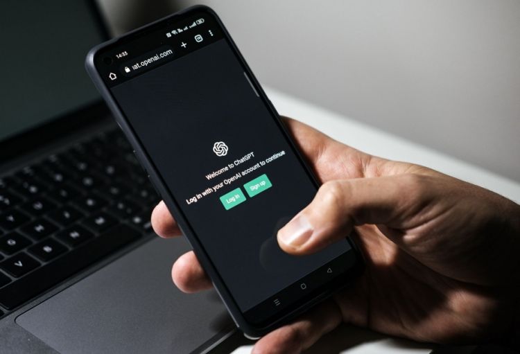 İtaliya “ChatGPT” çatbotuna əlçatanlığa qoyulan məhdudiyyəti ləğv edib