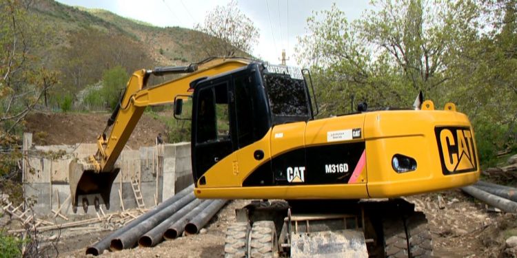 Şahbuz və Ordubadın kəndlərində yollar, yeni körpülər inşa edilir <font color=red> - VİDEO</font>