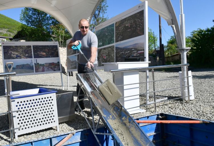 Prezident İlham Əliyev və birinci xanım Mehriban Əliyeva Tuğ kəndində İnzibati Mərkəzin təməlinin qoyulması mərasimində iştirak ediblər<font color=red> - FOTOLAR</font>