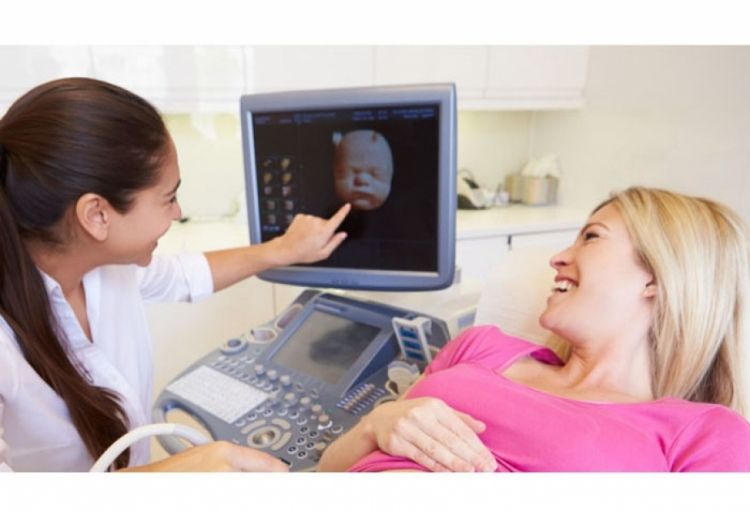 ABŞ-da ana bətnində olan körpəyə ilk dəfə beyin əməliyyatı icra edilib