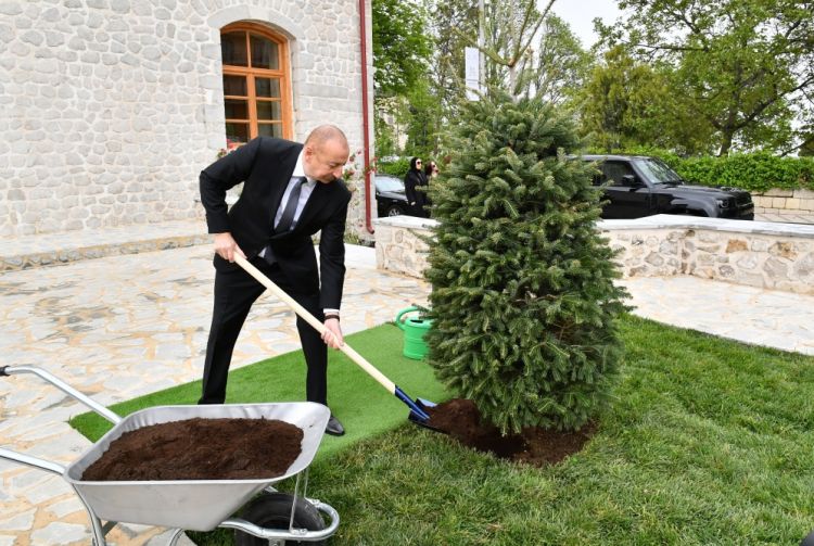 Şuşada Heydər Əliyev Fondu tərəfindən aparılan bərpa işlərindən sonra Saatlı məscidinin açılışı olub<font color=red> - FOTOLAR</font>