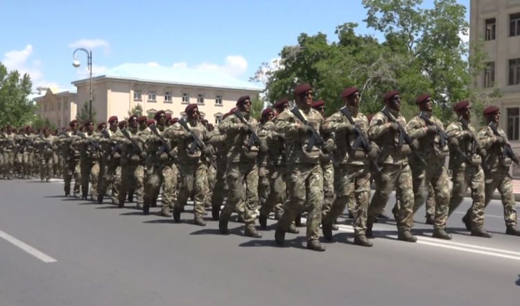 Naxçıvanda hərbi yürüş keçirilib<font color=red> - VİDEO</font>