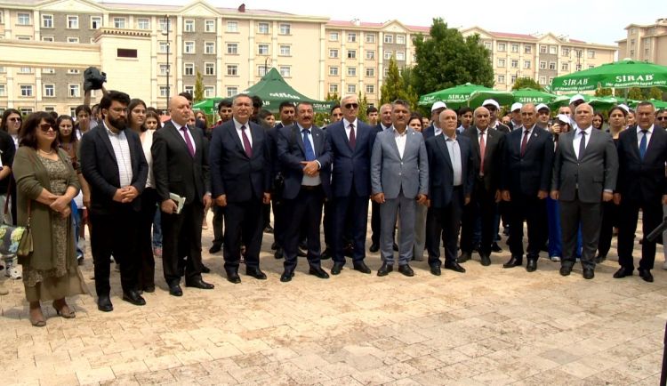 Birinci Naxçıvan Kitab Sərgisi təşkil edilib<font color=red> - VİDEO</font>