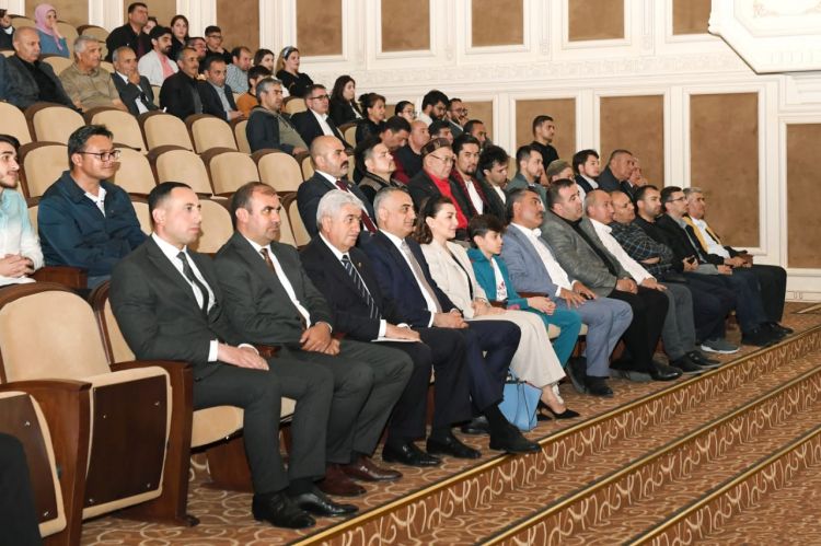 Naxçıvan Dövlət Milli Dram Teatrında “Cibimizdəki dəlilik” tamaşası təqdim olunub<font color=red> - FOTOLAR</font>