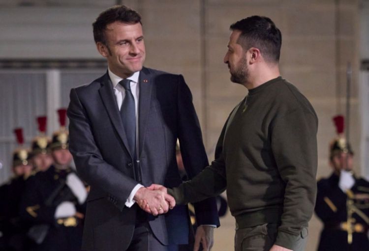Emmanuel Makron Kiyevə onlarla zirehli texnika vəd edib