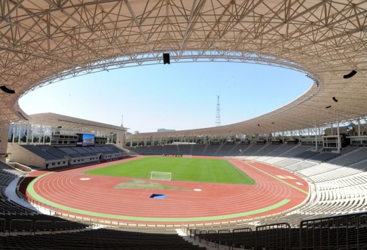 Tofiq Bəhramov adına Respublika Stadionunun ot örtüyü yenilənir