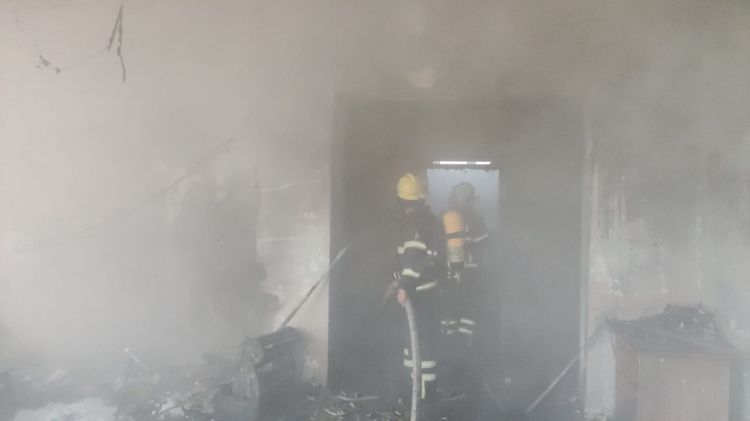 Naxçıvan şəhərində fərdi yaşayış evi yanıb<font color=red> - VİDEO</font>