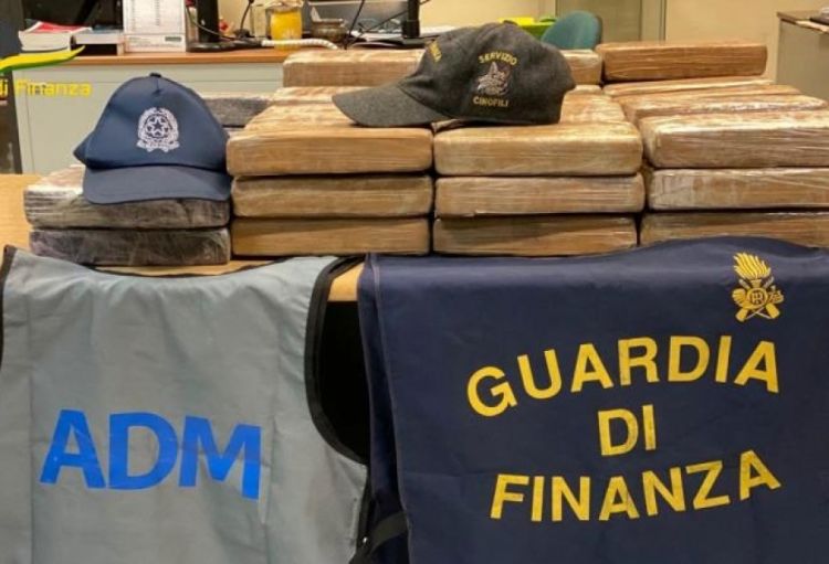 İtaliya polisi Ermənistana göndərilən iki konteynerdə 2,7 ton kokain aşkarlayıb