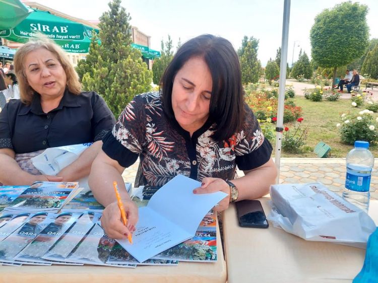 Naxçıvanda keçirilən ilk kitab ziyafətindən təəssüratlar<font color=red> - FOTOLAR</font>