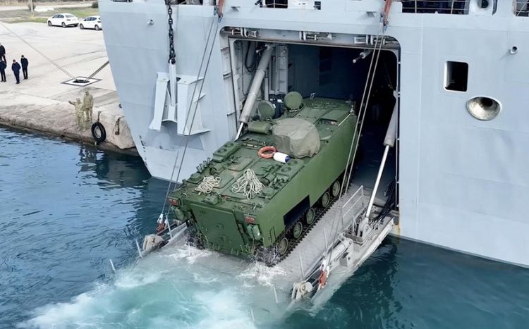 Türkiyənin zirehli amfibiyası ordunun inventarına daxil edilib