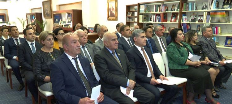 “Heydər Əliyev İli” çərçivəsində elmi-nəzəri konfrans keçirilib<font color=red> - FOTOLAR</font>