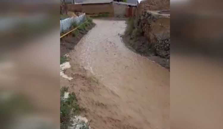 <strong>Sədərəyə güclü leysan yağıb, kəndə sel gəlib<font color=red> - VİDEO</font></strong>